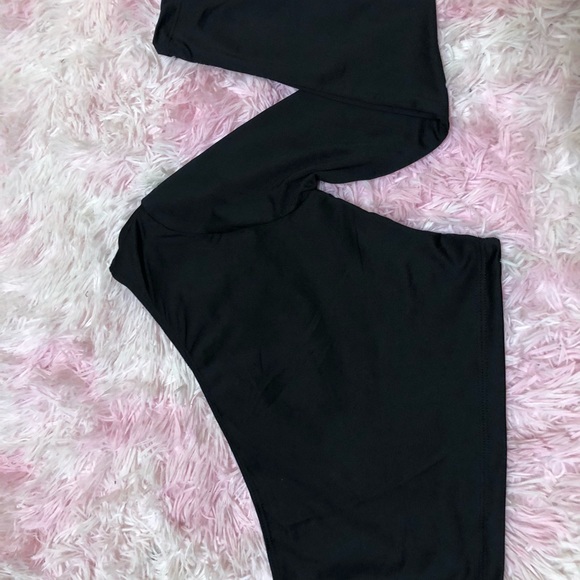 One sleeve crop top - Picture 1 of 3